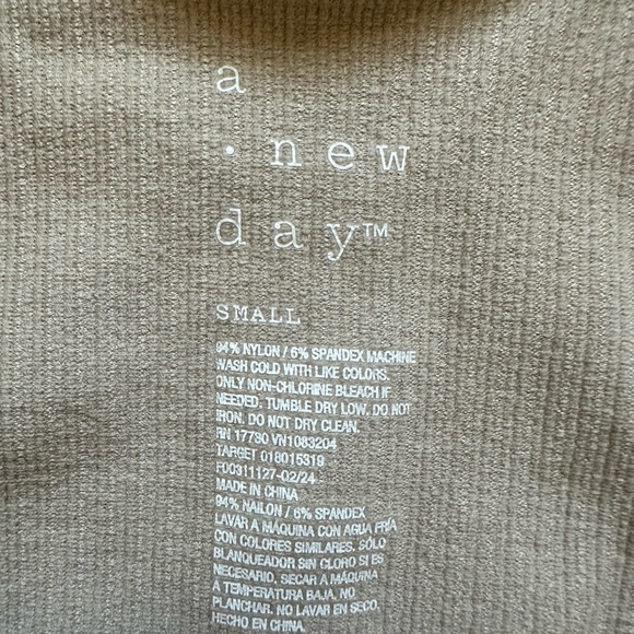 New Day Tank tops set of 3 - Picture 6 of 6